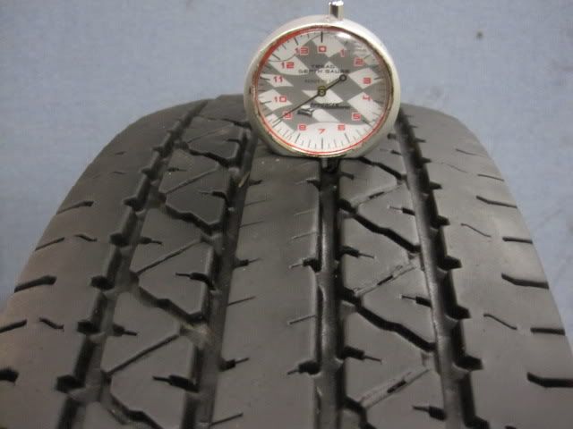 ONE UNIROYAL LAREDO HD/H 215/85/16 TIRE (WC3082) 8 9/32  