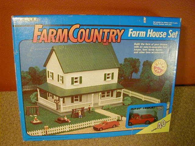 Vintage 1991 Ertl Farm Country FARM HOUSE SET 1/64 Scale Unused in Box 