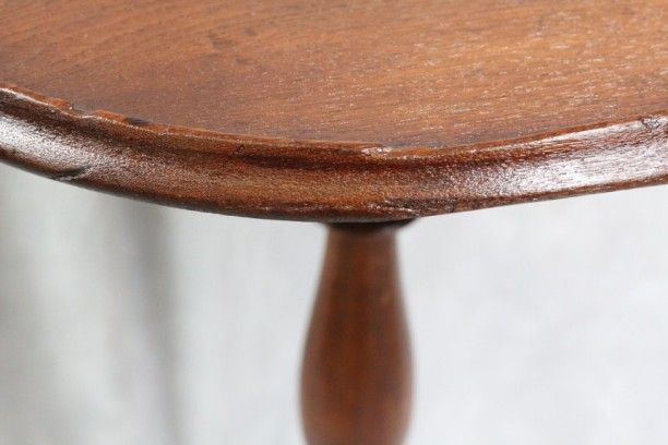   ANTIQUE AMERICAN 19TH CENTURY VICTORIAN WALNUT CANDLE STAND  