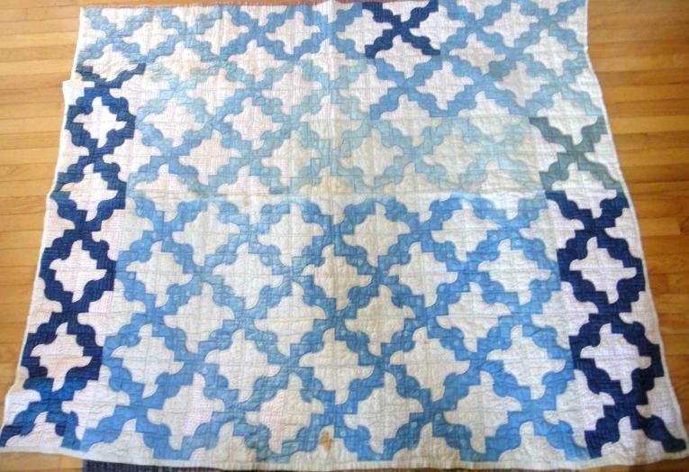 antique DRUNKARDS PATH AMISH QUILT  