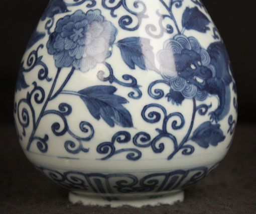 ANTIQUE CHINESE MING DYNASTY BLUE WHITE PORCELAIN VASE FOO DOGS 