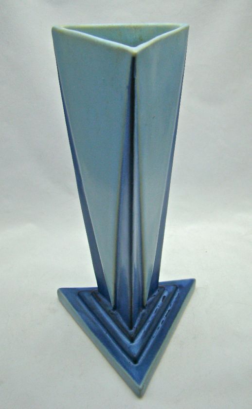 ROSEVILLE FUTURA 383 8 LITTLE BLUE TRIANGLE 8 3/8 VASE  