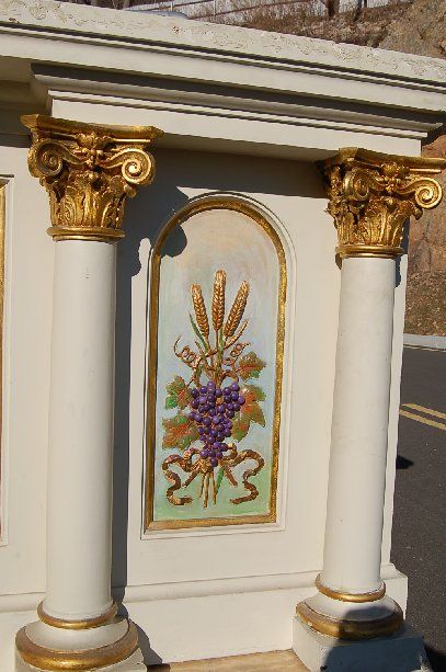 The altar with reredos, tabernacle and key