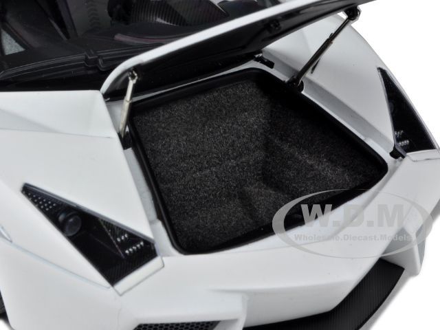 LAMBORGHINI REVENTON MATT WHITE 1/18 BY AUTOART 74594  