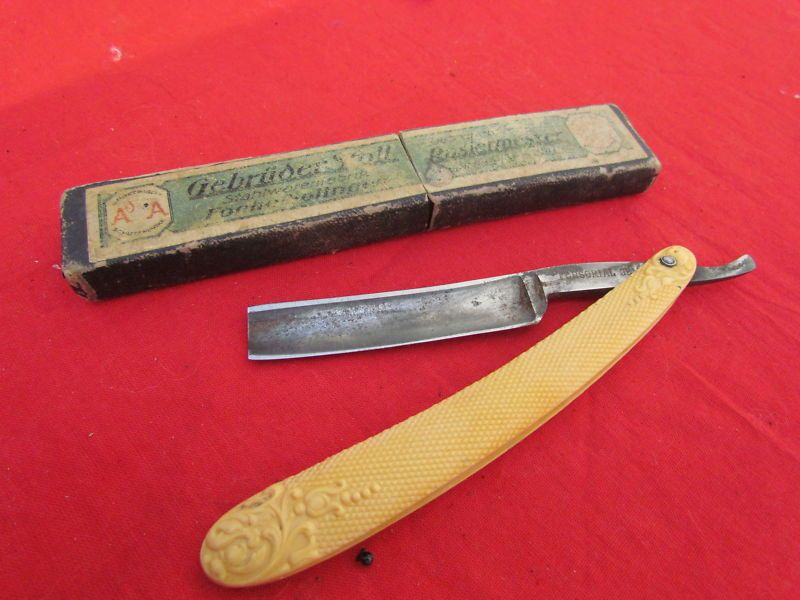 Vintage straight razor by TONSORIAL GEM  