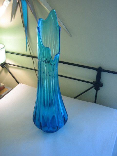 VINTAGE MID CENTURY TALL 21 BLUE VIKING RIBBED ART GLASS VASE  