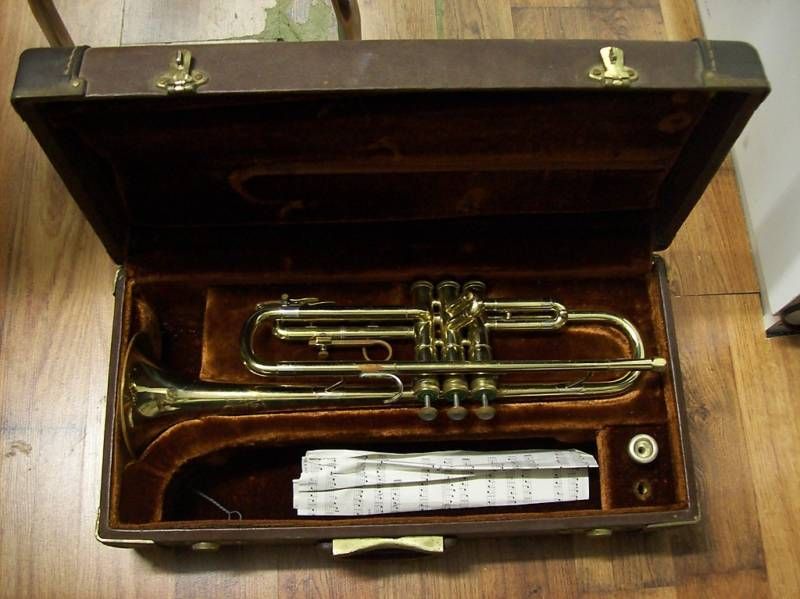 OLDS AMBASSADOR TRUMPET W/ CASE NICE  