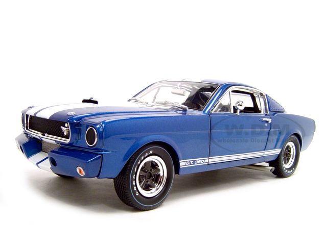   diecast shelby gt 350 r by shelby collectables has steerable wheels