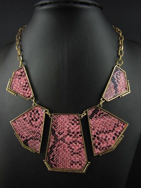 New In Fashion Gold Tone Snake Skin Pattern Pendant Necklace Chains 