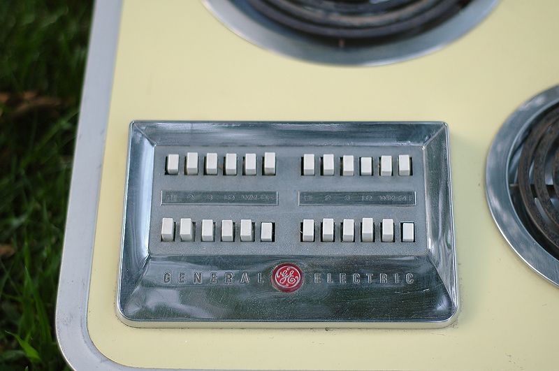 Vintage GE Electric Wall Oven/Broiler & Push Button Cooktop & Hood 