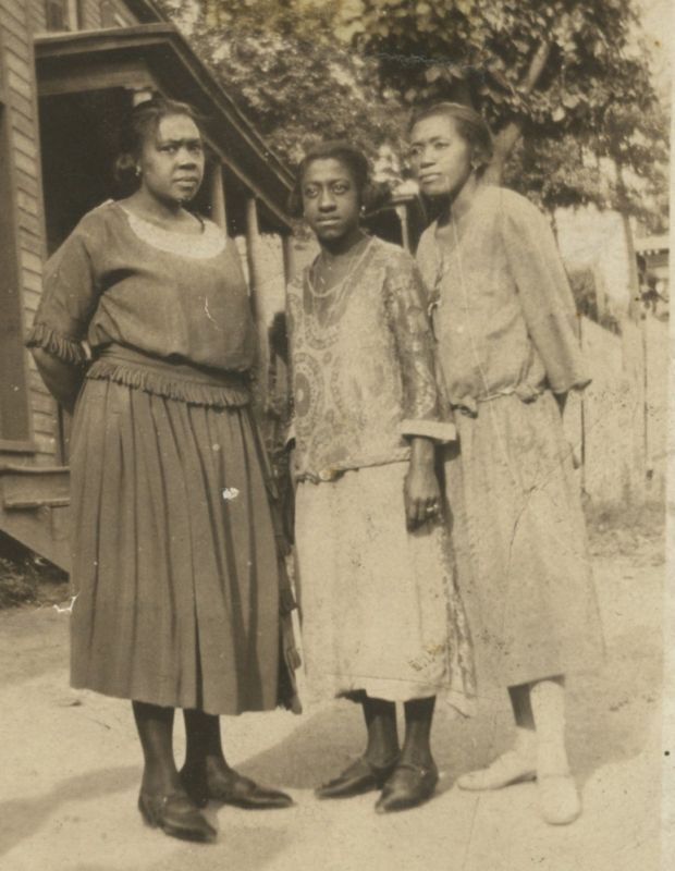 VINTAGE 1920s AFRICAN AMERICAN FAMILY FRIENDS PHOTO  