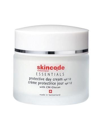 Soothes and deeply moisturizes, protects skin from UV radiation and 