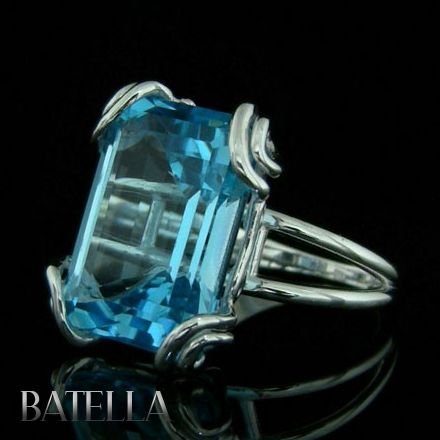   Cut Swiss Blue Topaz VVS EX Gemstone Cocktail Ring 14K W Gold  