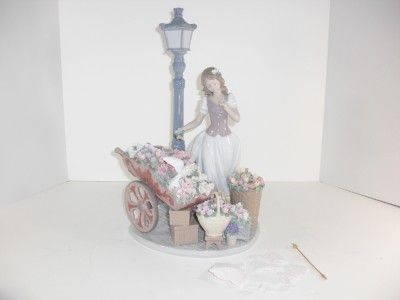 Lladro Flowers For Everyone 01006809 Porcelain Figurine With Damage 